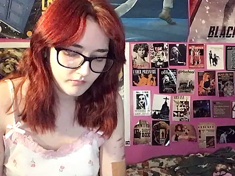 ivysplayhouse's cam snapshot