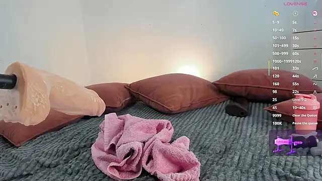 lil_shouty_bitch live sex cam