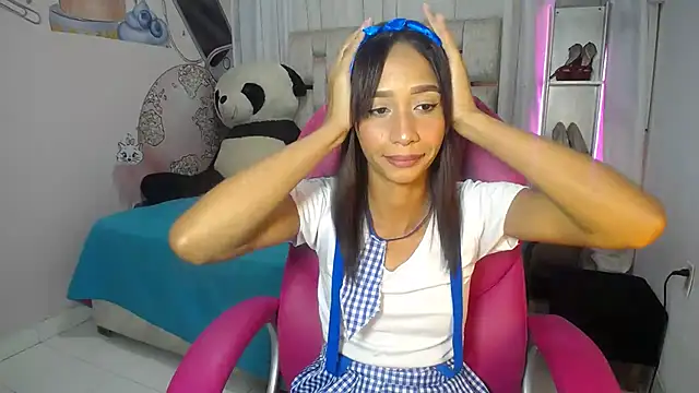 EMMA_SWEETT1's Stripchat show and profile