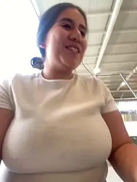 Scarlett_Noire_outdoors's cam snapshot