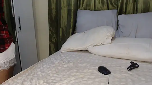 Foxybrownxx1 live sex cam