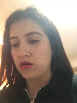 BrunnetAri_'s cam snapshot