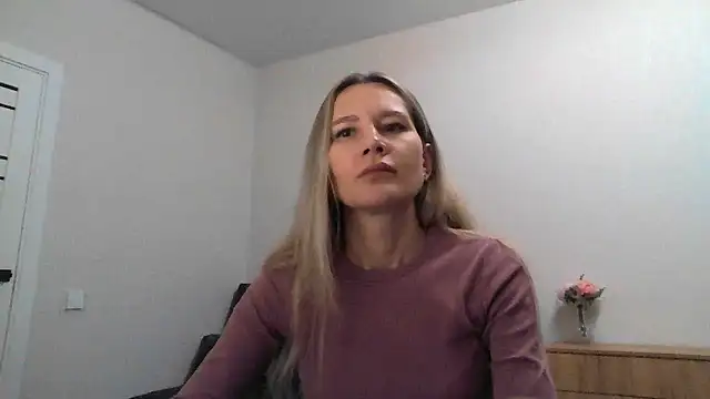 Tavriena live sex cam