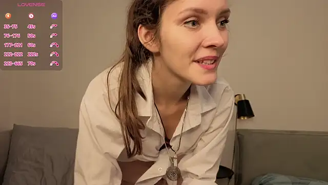 LauraYoungg's cam snapshot