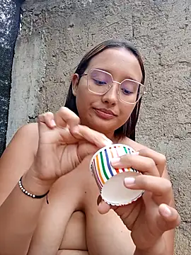 young_dairy01's cam snapshot