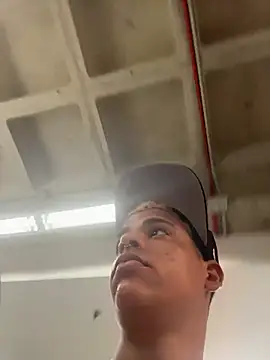 MrLeoLatino live sex cam