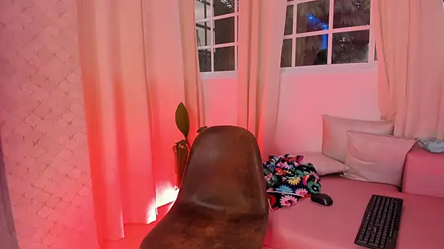 Leslie_Bussh_'s cam snapshot