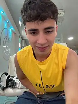 AdrianRinaldi live sex cam