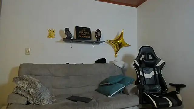 julian_wallace's cam snapshot