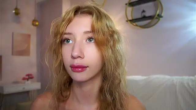 SunnivaCovil's cam snapshot