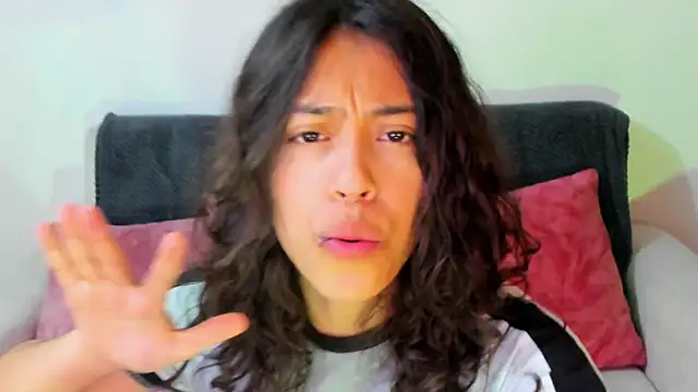 emily_jonessxx's cam snapshot