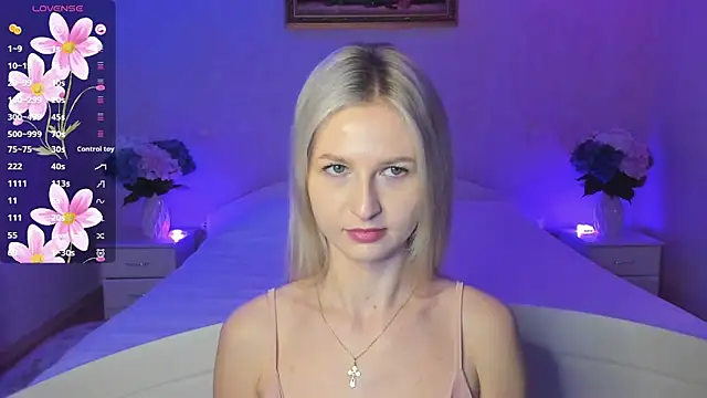 Julie_Blaze's cam snapshot