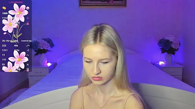 Julie_Blaze's cam snapshot