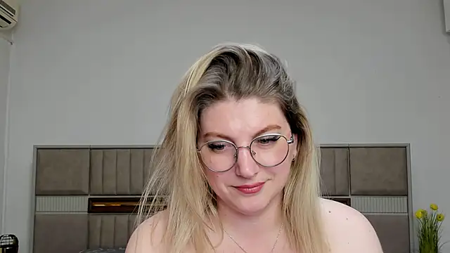 ClaudiaMilf's cam snapshot