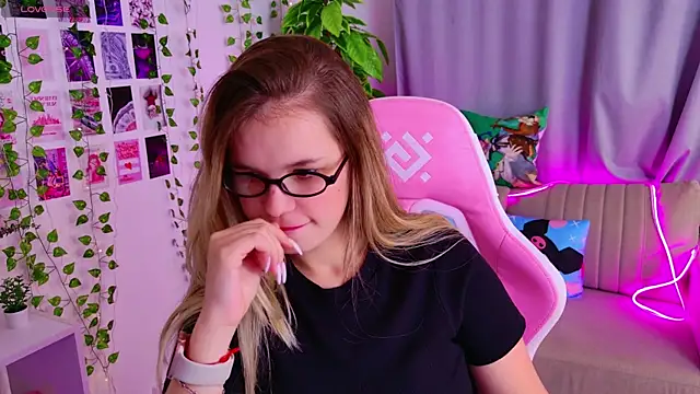 KellyHayden's cam snapshot