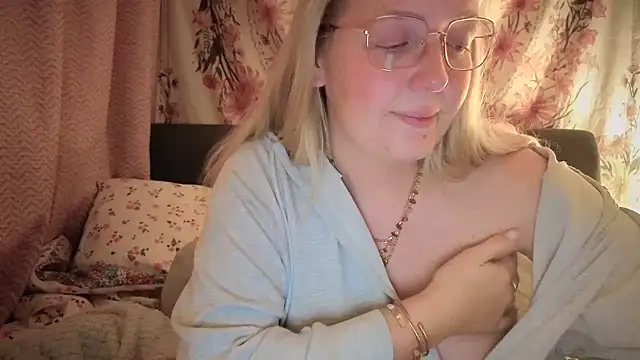 Daisyxoxo_'s cam snapshot