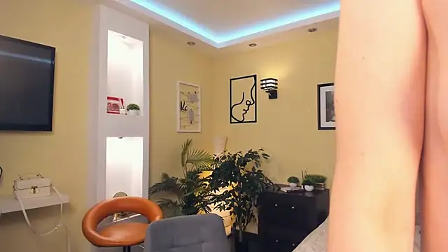 exposed_lizzy's cam snapshot