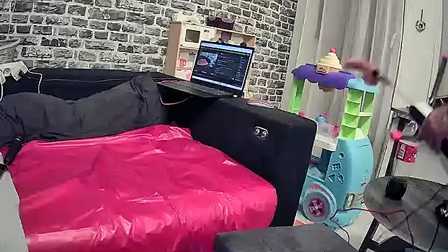 SexyMilf_37's cam snapshot