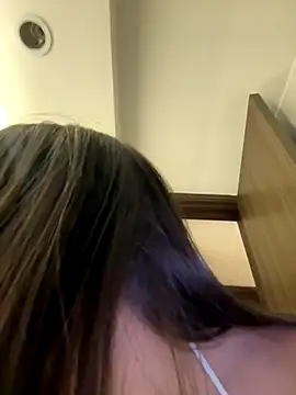 Alyshanon18's cam snapshot