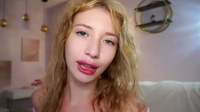 SunnivaCovil's cam snapshot