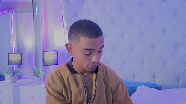 emy_lux live sex cam