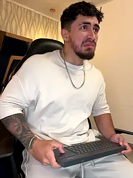 Brad_Summer live sex cam