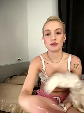 Ella_Charm's cam snapshot