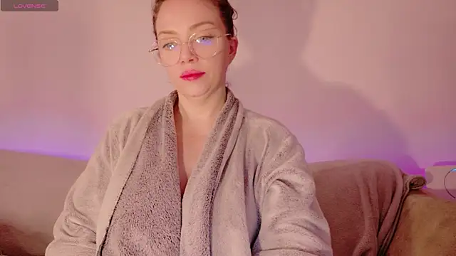 FemDom_RubyKnightXXO's cam snapshot