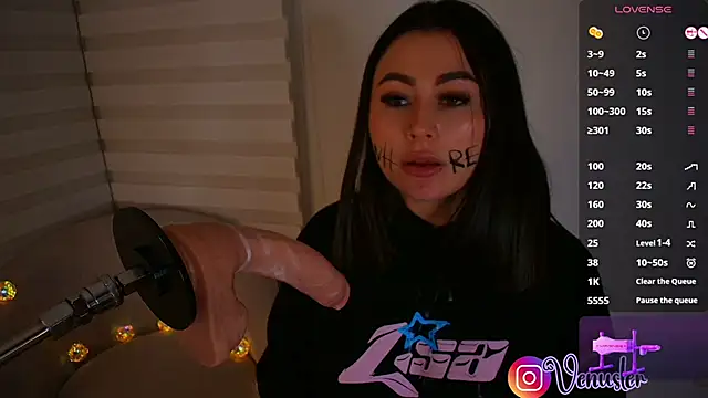 venusleroy_'s cam snapshot