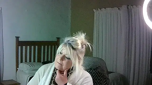 Miahotmilf's cam snapshot