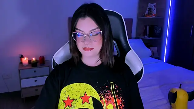 OphelianaRose33's cam snapshot