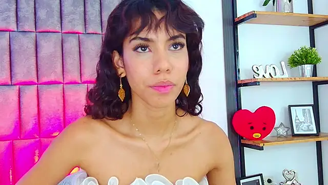 BellaHarper1's cam snapshot