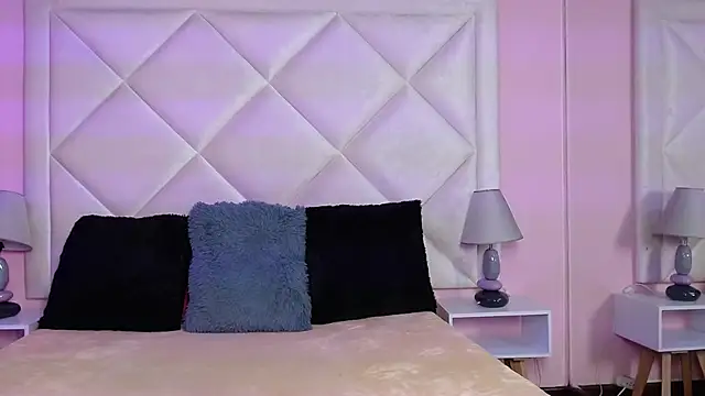 rayvenrose_'s cam snapshot