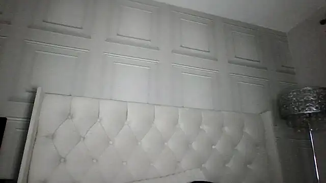 CurvyGirlMyla's cam snapshot