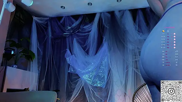 GildedKitten's cam snapshot