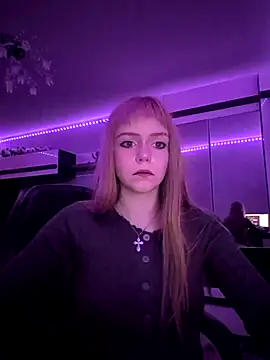 OpheliaMills's cam snapshot