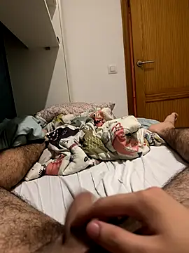 Yannick04 live sex cam