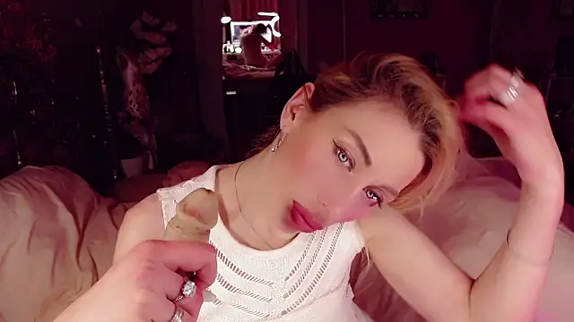 AnnieGOld_'s Stripchat show and profile