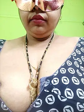 priya_curvy's cam snapshot