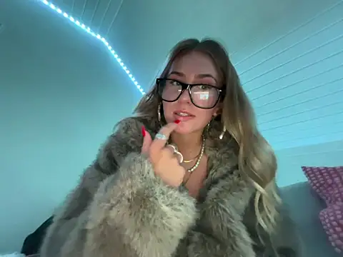 goddesemiiyy's cam snapshot