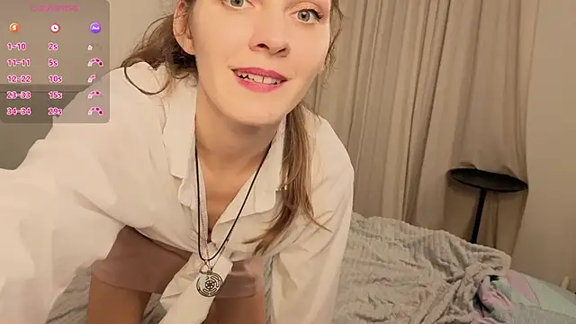 LauraYoungg's cam snapshot