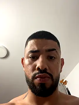 Ezzio_Scolaro live sex cam