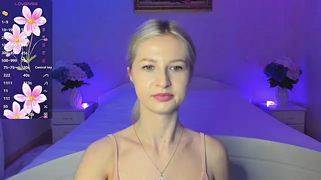 Julie_Blaze's cam snapshot