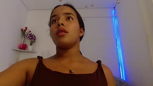 Roxy_Stonee's cam snapshot