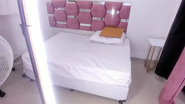 MiiaSmith__'s cam snapshot