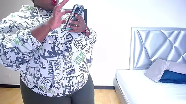 exotic_karmella's cam snapshot