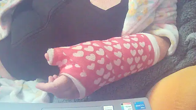 Playful_MILF_Demi's cam snapshot