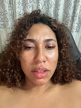 lauraltt live sex cam