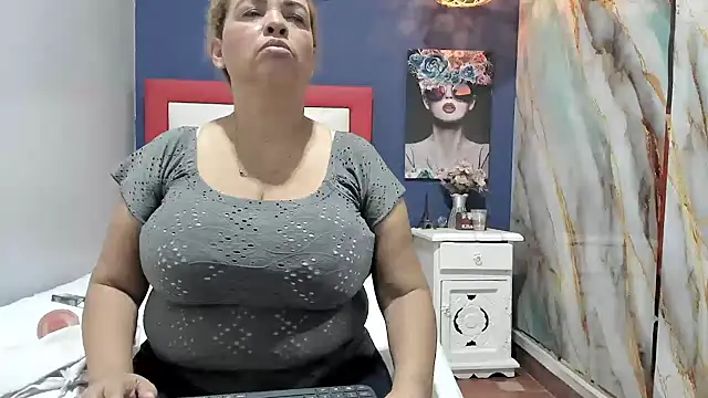 BustyAmanda live sex cam