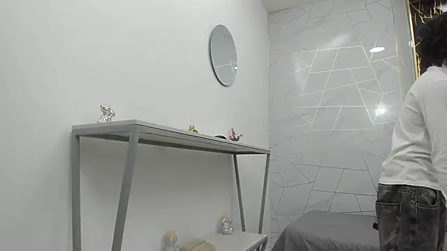 Zoro_V live sex cam
